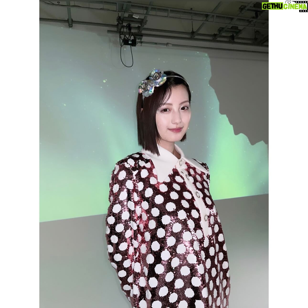 Noa Tsurushima - 3 Likes - 宇宙を旅する様な撮影🌕
今回のエッセイ本はお二人のカメラマンさんにご尽力賜り、なんとも贅沢で貴重なお時間でございました。御二方から見えるまた別の形の私フォトエッセイ是非、ご覧になってくださいね🌃
#鶴嶋乃愛1stフォトエッセイ
#微睡む花の様に