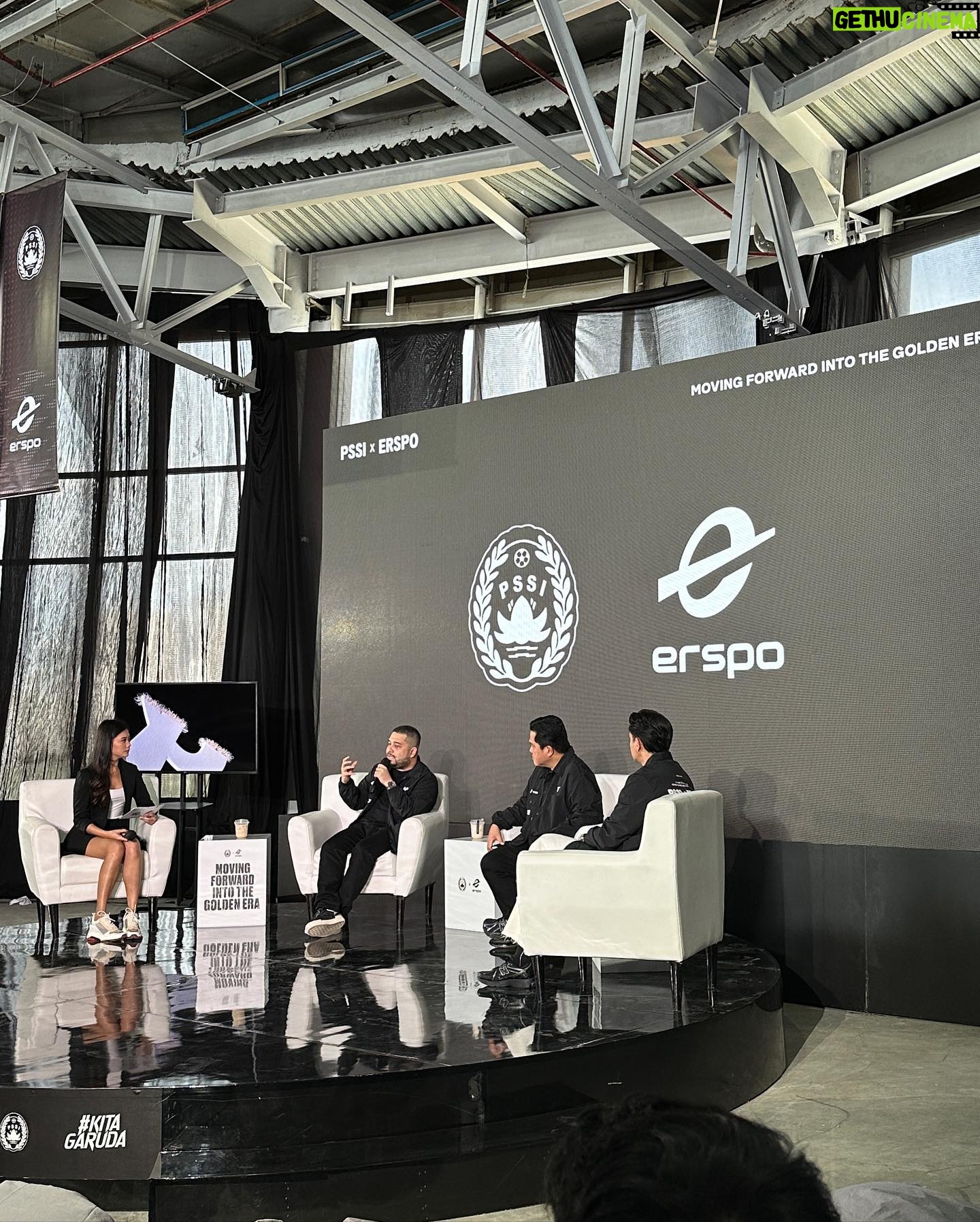 Noella Sisterina - 3 Likes - MC for Press Conference
Kick Off Partnership PSSI x ERSPO “Moving Forward Into The Golden Era”
Di hadiri oleh:
Bapak Erick Thohir - Ketua PSSI
Bapak Muhammad Saddad - CEO Erigo
Bapak Ernanda Putra - Founder & CEO Makna Group
#MC #masterofceremony #MCbyNoe