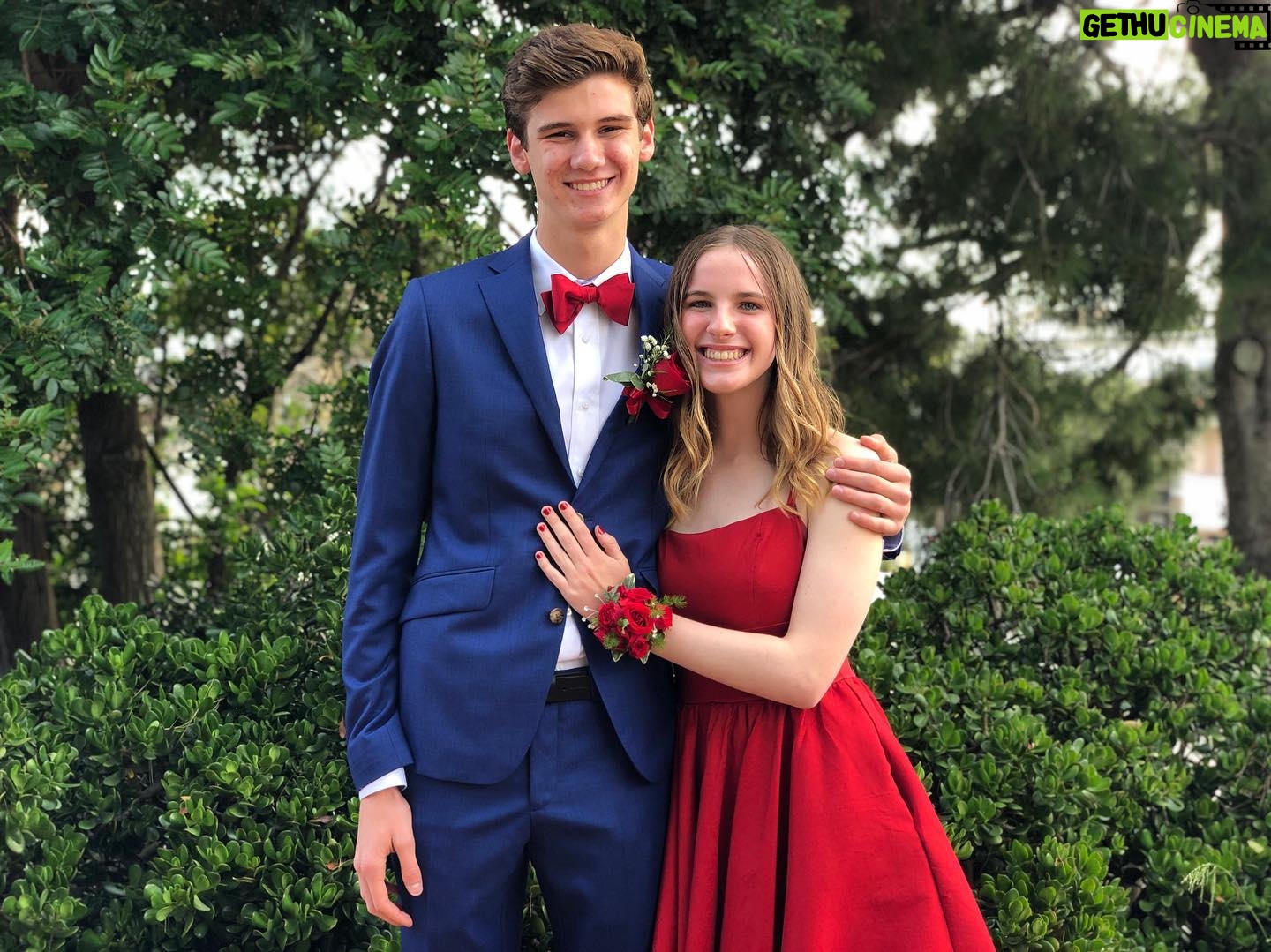 Noelle Sheldon - 8.8K Likes - Prom!! Ft. every single prom pose ever