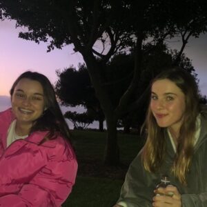 Noelle Sheldon Instagram - I shouldn’t be allowed to eat baby carrots!! Ft. my Snuggie and my beautiful friends