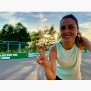 Noemí de Miguel Instagram - Me habéis provocado mucho estos días con Montreal 🥹 y la F1. 

Advertencias varias ⚠️ 
Dadle a Ricciardo una bola de cristal y sacará su repertorio de palabrotas 🤬 en español. 
El aguante de Albert es infinito 😅
El de Giselle menor … por eso lo resolvimos en un duelo. 
Lo de salir a flote no se nos dio muy bien 🤪
Y no os vayáis sin probar el sándwich de pastrami de Schwartz’s