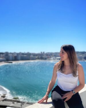 Noemí de Miguel Instagram - A Coruña 💙🤍 al encuentro del genio @djalminhaoficial10 

- Volver y que sea al María Pita, allí donde vivía Iruteta. 
- Para sacar la tumbona en Riazor.
- Por supuesto 🐙 @pulpeirademelide 
- Y tortilla de Betanzos.
- Nos preparamos para el evento 💙🤍
- Equipazo ! @alejandro_paniagua_m @movistarplus 
- ¿Imagináis a Fran y Lucas jugando juntos? @10lp 
- PURO DJALMINHA. El 6 de mayo disponible en @movistarplus Fue una celebración de fútbol y deportivismo. Una historia sin filtros que se aplaudió en la sala @mundoestrellagalicia Gran trabajo @carlosmoroble 
- Amaneció bonito de vuelta a casa.