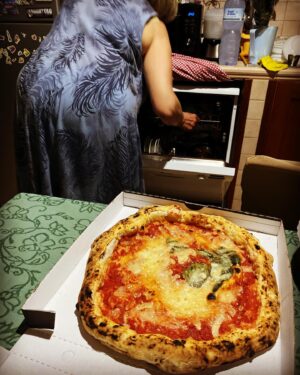 Noémie Merlant Instagram - ☀️🍕 

Pace, ammor e fantasí