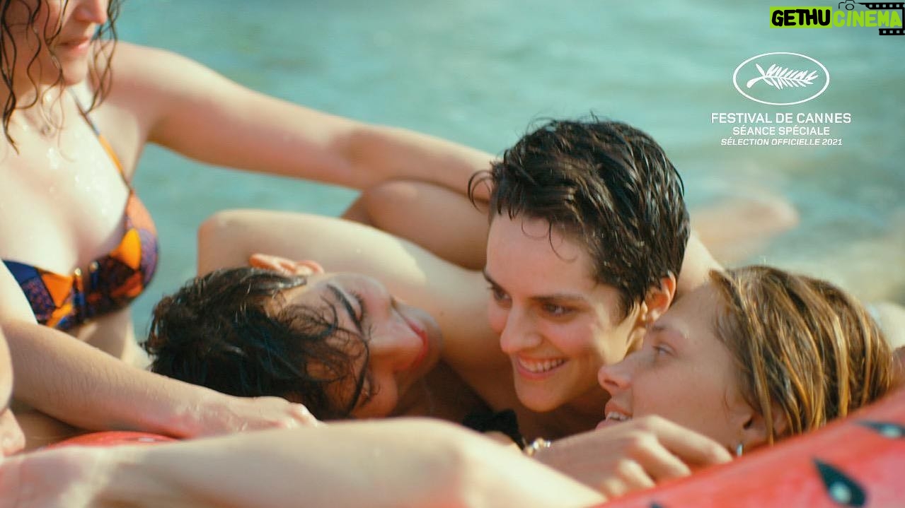 Noémie Merlant - 12.8K Likes - Joie! « Mi iubita mon amour » mon premier long-métrage est sélectionné en séance spéciale à Cannes.
Merci à l’équipe. Heureuse avec vous, grâce à vous.