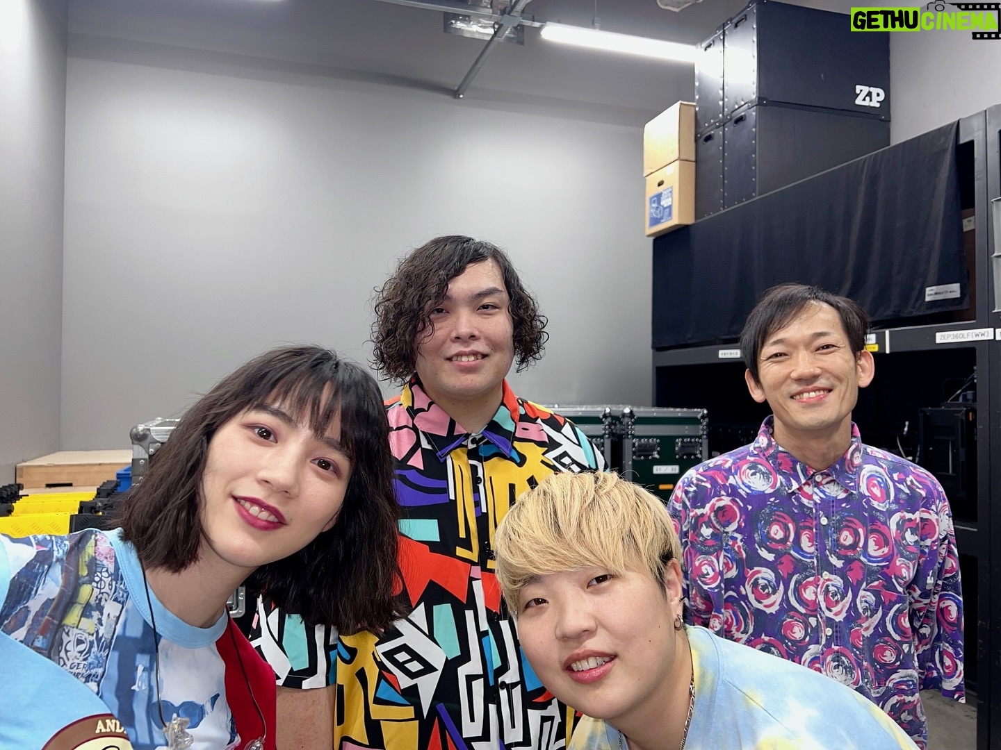 Non Instagram - PURSUE TOURをBlu-rayにできて本当に嬉しい😊 自分の中で大きく変化があったライブだからこれを形に残せて良かった。 ライブに来れなかった人にも来れた人にも観てほしい!あの時間を共有しよう🫶 写真は全員微笑のオフショット パネル展も開催されてます! タワーレコード 盛岡店、渋谷店、新宿店、あべのHoop店と、タワレコオンライン! 4店舗&オンライン開催嬉しいなぁ たくさんの人に見てもらえますように🎸 #のんPURSUE #5月1日発売 #towerrecords #タワレコ #オンライン展示はストーリーとハイライトから ✈️