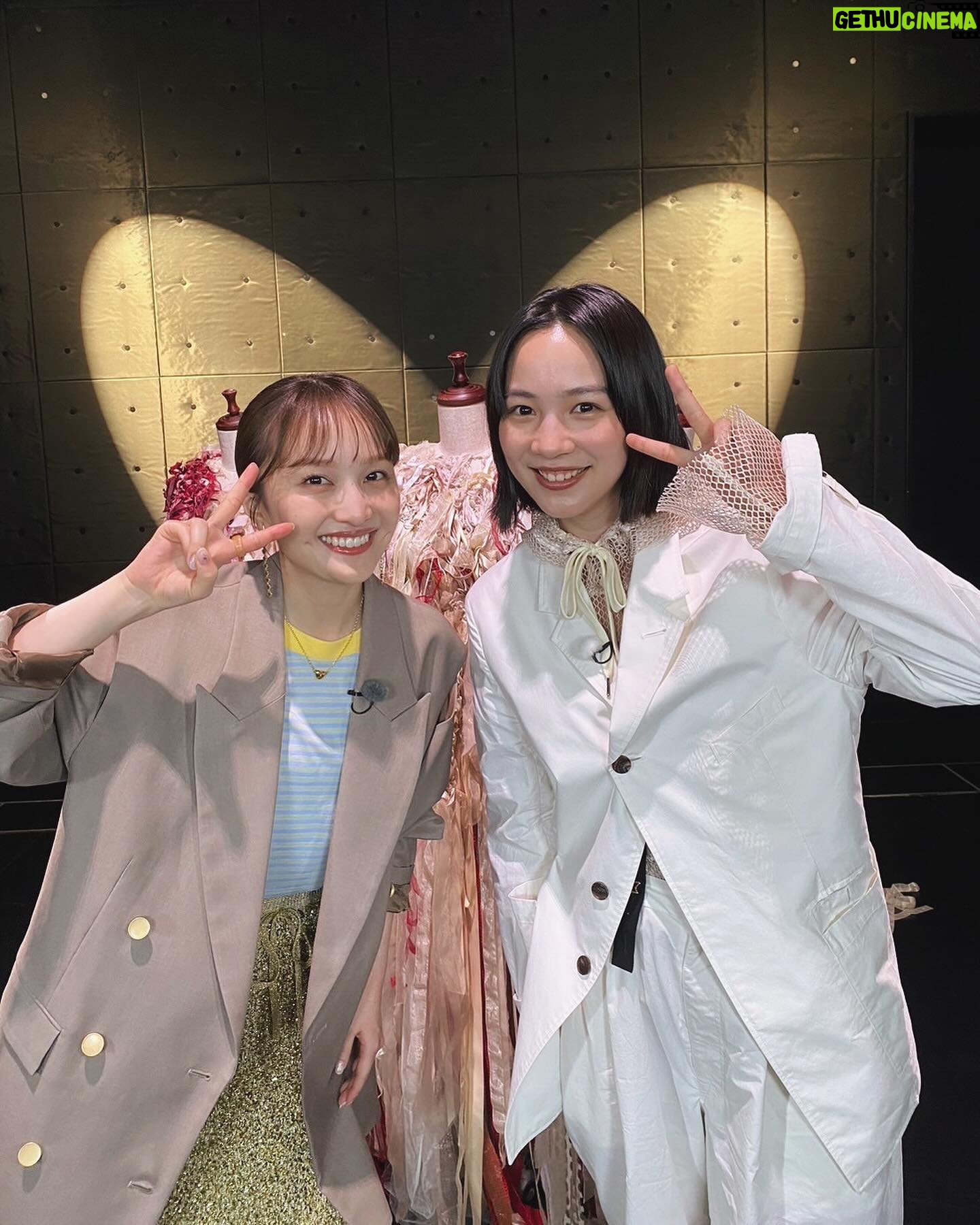 Non Instagram - 21:30からはEテレでスイッチインタビュー後編。 今回は百田さんからのんへのインタビューにスイッチ。百田さんが優しく受け止めてくれるから気楽に朗らかに話せた。とっても楽しかったよー☺️ぜひぜひ見てね。 そして、放送終了後にのんからサプライズがあるよ🧢🫐🛝 ストーリーやXでお知らせするからチェックしてね! NON Styling: @izumimachino NON Hair&Make up: Shie Kanno #NHK #Eテレ #スイッチインタビュー