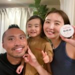 Nonoka Ono Instagram - めんどくさがりの夫 スキンケアはその日の気分で 化粧水 もしくは娘のクリーム どちらかしか付けない😇笑 化粧水だけのときは乾燥してるし クリームだけのときはテカテカしてるし スキンケアが適当すぎてほんと心配🤣🤣 だったので！ 化粧水よりうるおって※1、 乾燥、テカテカの肌悩み※2をケアできるとうわさの ウーノ　クリームパーフェクション　aを勧めてみました✨ 男性の肌を考えたうるおい成分が含まれているから、 乾燥しやすい夫のお肌にぴったり👍👍 ベタベタするのが苦手な夫ですが ジェルベースのクリームなので 塗ったあとはベタつかず肌にしっかり馴染んで とても使いやすい！と大満足👏👏 自宅用と追加で職場(プール笑)、 そしてもちろん今は遠征先にも 持って行ってくれています🤣💯 男性の肌を知り尽くしたuno様様 さすが頼りになります🧔🏻‍♂️🙏 男性のみなさんはもちろん、 スキンケアに無頓着な旦那様や彼に 化粧水よりうるおって※1肌悩み※2ケアできる ウーノのクリームパーフェクション　a教えてあげてみてください🌈 ※1 ウーノ　スキンセラムウォーター　f・ウーノ　スキンバリアローションとの保湿比較試験結果による（ファイントゥデイ調べ） ※2 テカリ・カサつき・ベタつき等を示します #PR #ウーノ #メンズスキンケア #メンズ美容 #クリームパーフェクション