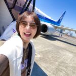 Nonoka Ono Instagram - ✈️ いざ秋田！ 昔は飛行機までバスって大変、、 と思ってたけど 近くで飛行機みれるし娘も喜んでいてラッキー✌️ と思うようになりました🤣🩵 ちなみにロケで47都道府県 ほぼ制覇してる私ですが 秋田は初めて！？✨(行ってたらごめんなさい🙏笑) 夢は家族みんなで全国制覇！ 子育てが終わったら世界一周もしたい〜！！🤣 #秋田旅行 #子連れ旅行 #目指せ全国制覇 #パパ顔隠してごめん。笑