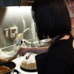 Nonoka Ono Instagram - 🍴 憧れのえりさん @japanese.fermentedfoods 宅で 美味しいごはんとワインをいただきました🥹🙏✨ 夢のような時間でした。 そしてお料理熱もあっちあちになりました❤️‍🔥 しばらくは毎朝夫に なにを食べたいかえりさんの レシピ本から選んでもらおうと思います✨笑 とってもおしゃれで美味しいレシピが 思いの外、シンプルな食材と工程でできて おつまみとしても、おかずとしても おすすめのレシピ本です😤🍷🍚❤️ 追記 あ、５枚目の写真は私が夫の泳ぐ姿を 再現しています🤣 とにもかくにも美味しく楽しかったということです。🤣🤣