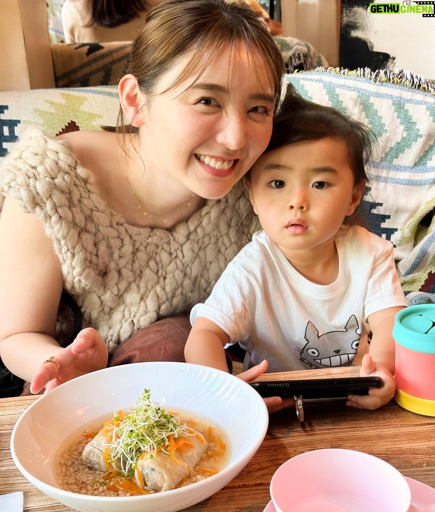 Nonoka Ono Instagram - 🍨🥭 @andmeal_official × @ete.restaurant のコラボ ギルドフリーアイスクリーム完成イベントに 娘と一緒にお邪魔してきました🧡 白砂糖、生クリーム、添加物不使用なのに こっくりとまろやかな甘みに大感動🥹✨ ちなみにこれで130kalだって、、🥹✨ 冬に一般販売されるみたいなので、 お楽しみに、、✨ おしゃれなロゴは我らが具義さん @gugitter デザイン🖤 タイミングがあって、一緒に食べられた☺️🖤 そしてプロデュースしたソンミさん @sonchan0111 にも初めてお会いしたのですが 透明感通りしてほぼ透けてました🤍 お肌のケアももちろんだけど 食べるものって大事なんだな🥹🤍 ランチのロールキャベツも 美味しすぎた、、 こちらは @andmeal_official で さっそくポチります☝️💚