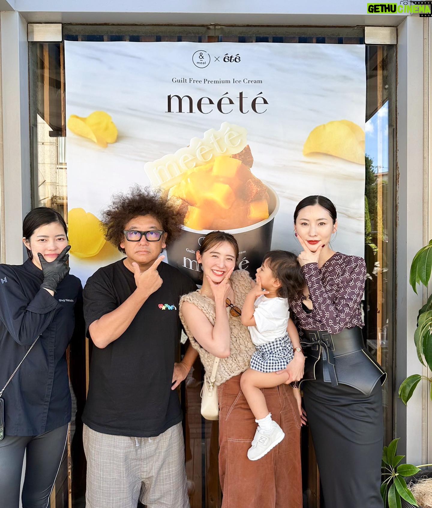 Nonoka Ono Instagram - 🍨🥭 @andmeal_official × @ete.restaurant のコラボ ギルドフリーアイスクリーム完成イベントに 娘と一緒にお邪魔してきました🧡 白砂糖、生クリーム、添加物不使用なのに こっくりとまろやかな甘みに大感動🥹✨ ちなみにこれで130kalだって、、🥹✨ 冬に一般販売されるみたいなので、 お楽しみに、、✨ おしゃれなロゴは我らが具義さん @gugitter デザイン🖤 タイミングがあって、一緒に食べられた☺️🖤 そしてプロデュースしたソンミさん @sonchan0111 にも初めてお会いしたのですが 透明感通りしてほぼ透けてました🤍 お肌のケアももちろんだけど 食べるものって大事なんだな🥹🤍 ランチのロールキャベツも 美味しすぎた、、 こちらは @andmeal_official で さっそくポチります☝️💚