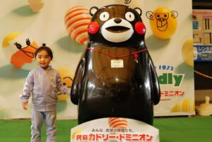 Nonoka Ono Instagram - 🐻
熊本、福岡旅行なかなか更新できず😭🙏

みなさんからおすすめしてもらった場所
共有して〜とお声をたくさんいただいたので
実際に行ってみたところ
どんどんあげていきます！

まずは熊本のカドリードミニオン！
たくさんの動物とふれあえて
娘も楽しそうだった〜💓

こぐまちゃんが、意外と大きくて
迫力がありました🤣✨
(あか牛のステーキ丼食べすぎてお腹でてる🤣🙏)
#熊本旅行