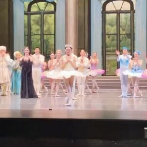 Nonoka Ono Instagram - 🩰
今回シンガポールに行ったのは
バレリーナをしている親友の引退公演を
観に行くためでした🫶

中学１年生の1学期からひとりでカナダに
バレエ留学にいってから
ずーっと海外で頑張ってきた姿を見てたから
もう、嗚咽するほど感動。。

言葉はいらないほど、美しすぎた✨
本当に本当にお疲れさま。✨

私も幼い頃バレエをやっていたけど
こういう本物をみていたら
もっと好きになってたかな。笑

今回の公演は小さい子NGだったけど
いつか娘にもみせてあげたいな🥹❤️

観劇中は現地在住の日本人Familyのお宅で
娘を預かっていただきました🙏🙏✨
そちらの様子も楽しそうすぎたので、
また投稿します😳✨