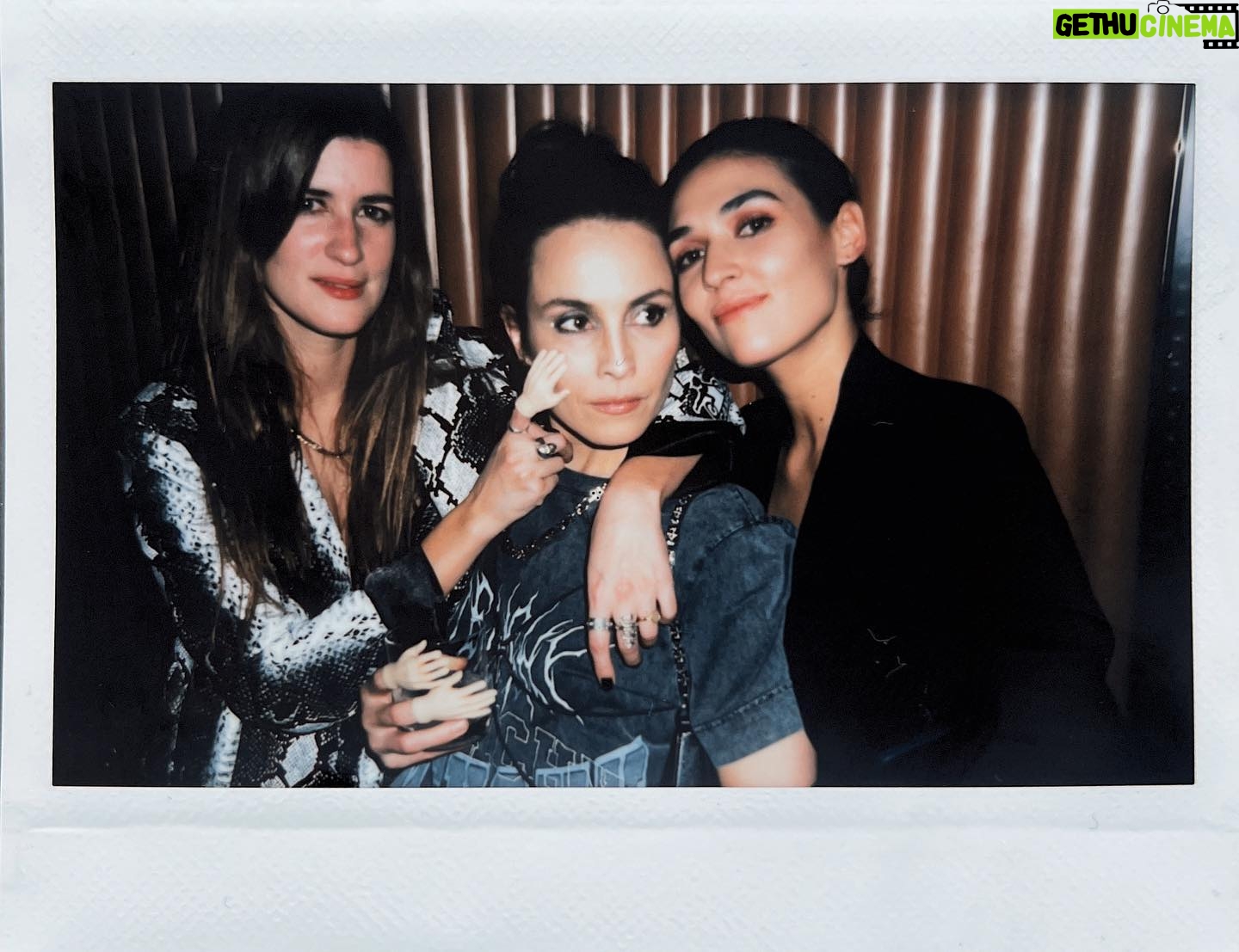 Noomi Rapace - 6.3K Likes - In Paris for Givenchy by my friend Matthew Williams
Thank you for an unforgettable show in the rain haha❤️