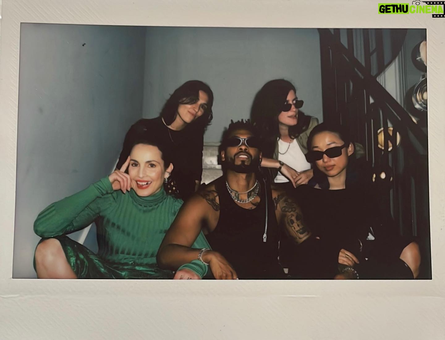 Noomi Rapace Instagram - Golden memories Best time with my friends in Paris. Love you all ❤️
