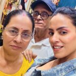 Noor Malabika Instagram - I am the open book with my friends & family😊 make sure FRIENDS👨‍👩‍👧🫶🏻❤️😇 #parents #bestfriends #family