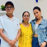 Noor Malabika Instagram - I am the open book with my friends & family😊 make sure FRIENDS👨‍👩‍👧🫶🏻❤️😇 #parents #bestfriends #family
