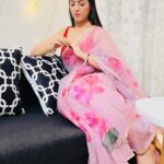 Noor Malabika Instagram - Expression can express☺️💗 #saree #bindi #love #indian #wear