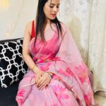 Noor Malabika Instagram - Expression can express☺️💗 #saree #bindi #love #indian #wear