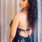 Noor Malabika Instagram - See my name is not Aysha but still more Thn aysha this song is suit on me😉😋 coz N🥰🥰R ❣️is everywhere☺️😻 #black #white #dark #bright #queen #of #life
