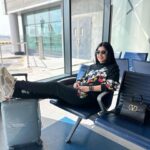 Noor Mazen Instagram - تفضلون السفر وحدكم 🦦 لو تحبون يكون وياكم احد 🤔✈️