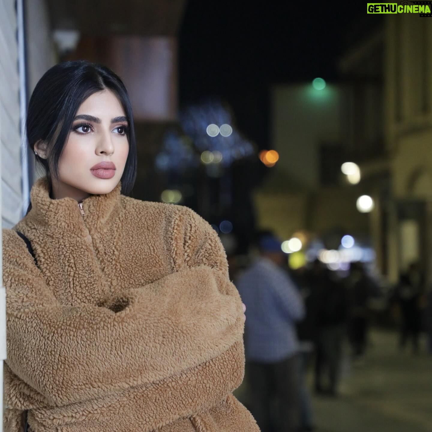 Noor Mazen Instagram - ليلة شتا وغت روحي اشتهت ملگاگ عتتني إلگ عت ✨