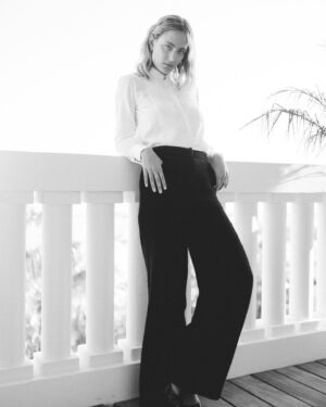 Nora Arnezeder Instagram - @chanelofficial @julien_mignot @perrinesabbat @sabrinabmakeup @petraflannery @charlottedickens29 @chaviv_hair