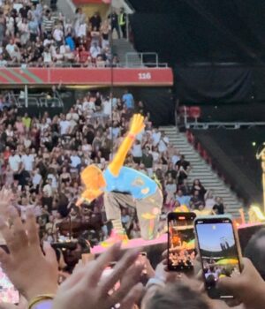 Nóra Trokán Instagram - Dear diary…❤️ 

#bestconcertever @coldplay #musicofthespheresworldtour