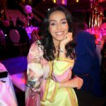 Nora Gharib Instagram - Mei, ookal ist nog ni voorbij. 🌸🌼