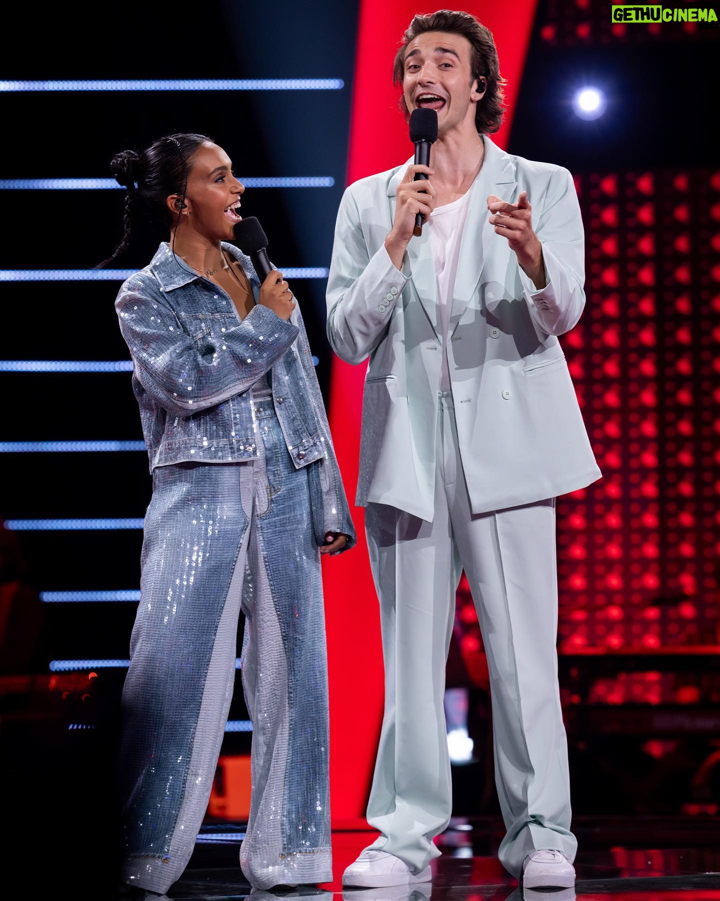 Nora Gharib Instagram - LOVE MY JOB 🤍 En alle mensen die er mee voor zorgen dat ik er confindent kan staan🥺🫶🏽 DE HALVE FINALE van @thevoicekidsvlaanderen om 20u30 op @vtm.be 🍉🫶🏽