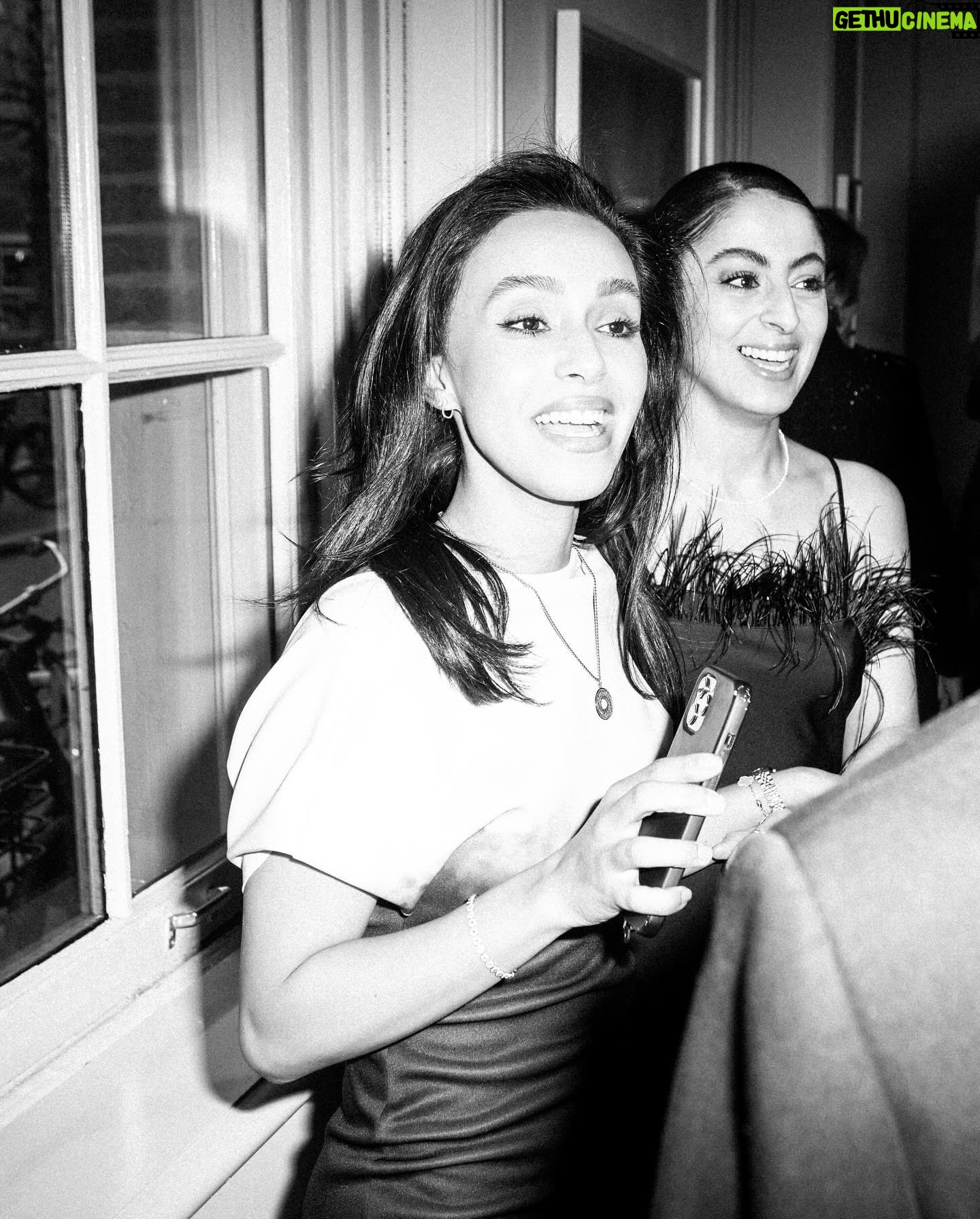 Nora Gharib Instagram - Throwback sunday cause these pictures are so cute & de vloggie staat ook op TT 🫶🏽
