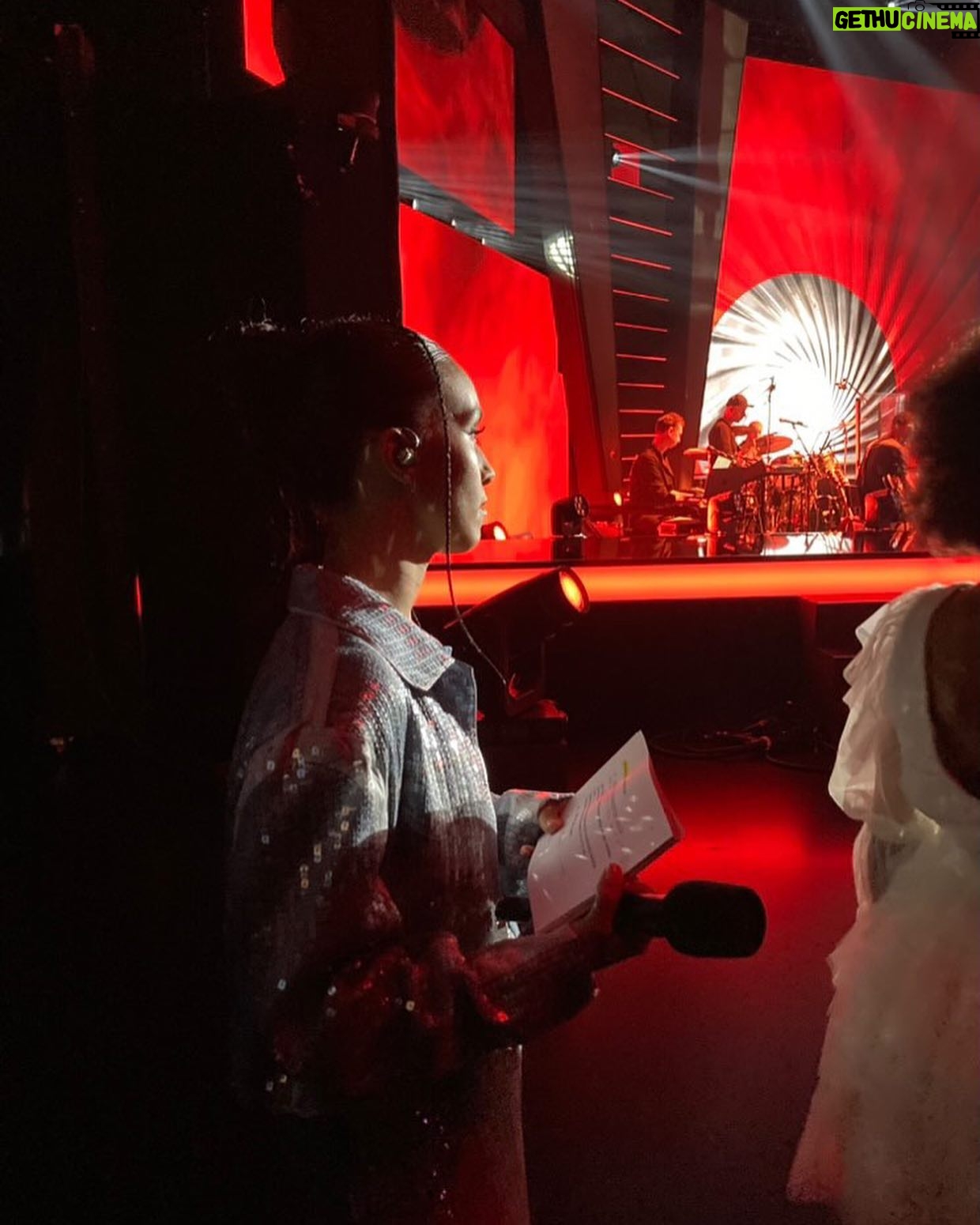 Nora Gharib Instagram - LOVE MY JOB 🤍 En alle mensen die er mee voor zorgen dat ik er confindent kan staan🥺🫶🏽 DE HALVE FINALE van @thevoicekidsvlaanderen om 20u30 op @vtm.be 🍉🫶🏽