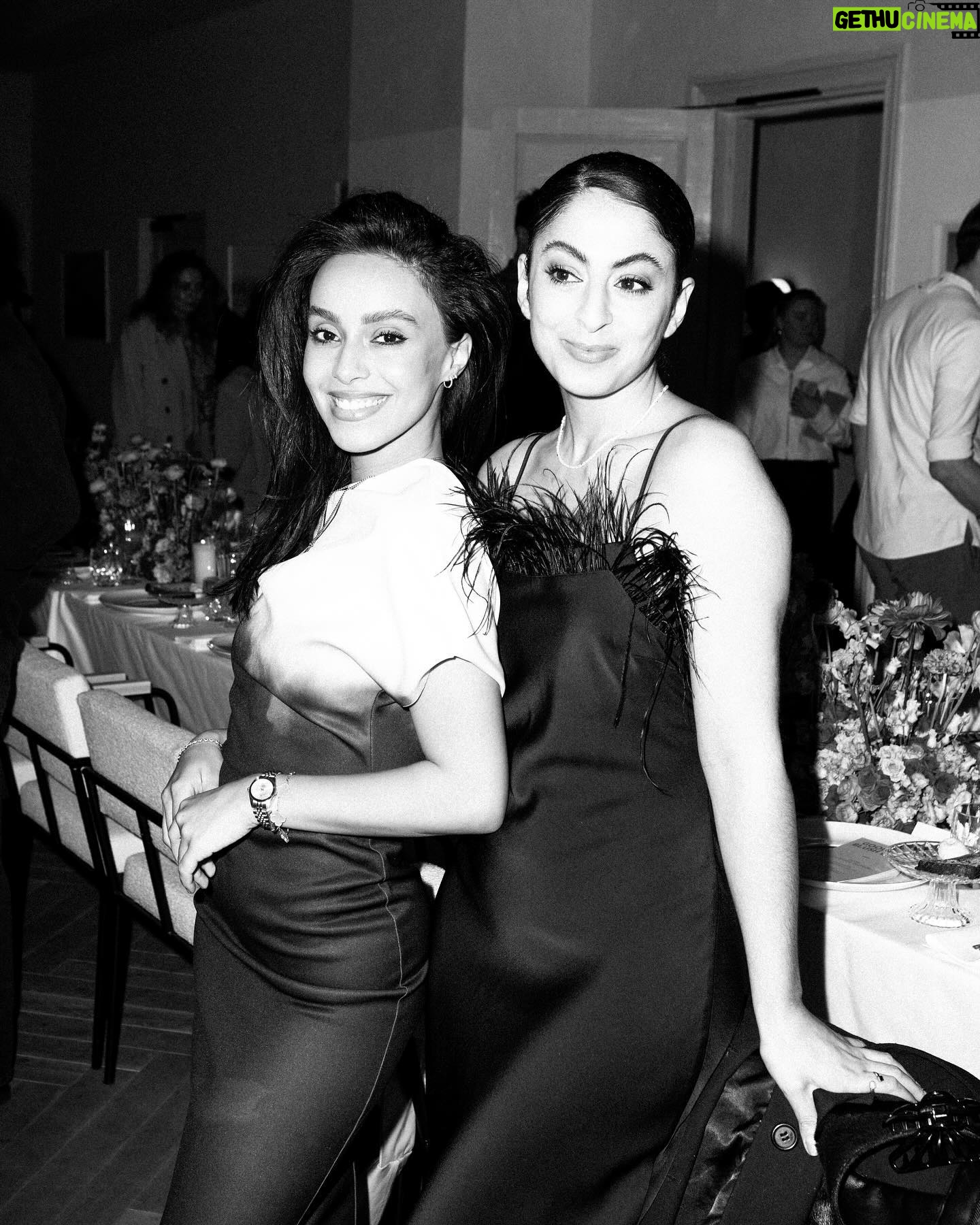 Nora Gharib Instagram - Throwback sunday cause these pictures are so cute & de vloggie staat ook op TT 🫶🏽
