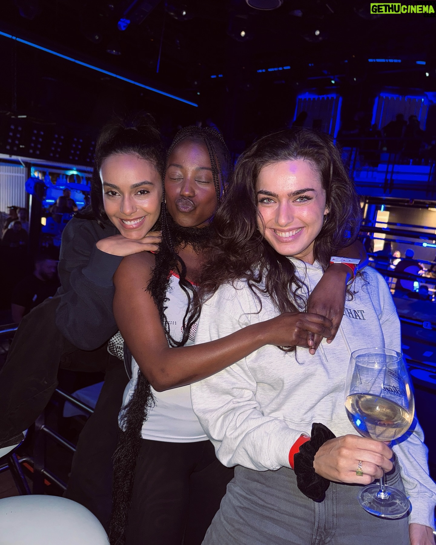 Nora Gharib Instagram - Sunday well spent. 🥊 jammer da Carlos ni kan fluiten wel
