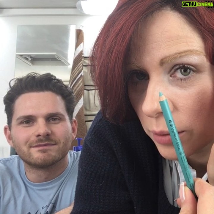 Nora Tschirner Instagram - ANZEIGE (vonne Wasserlinienschutzpolssei) So, Leute. Geht weiter. Alte Klein-Biddenbacher Weisheit: “Auf EINEN Tutohriel kann man nich stehn”. Wer Power-Wolljem sagt, muss auch Wau-Effekt sagen. (Memo von Claudi an sich selbst: “Nächstet Mal ruhisch ma hochkant ausprobieren, och wegen den Nicolay halber, vonne Jesischtshälfte her.”) Heute wieder 20:15 TNT Comedy, merkta selber. #arthursgesetz #bihaindeßiens @maskenbildner_studio @cristinadorego