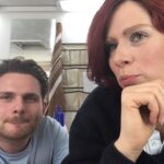 Nora Tschirner Instagram – ANZEIGE (vonne Wasserlinienschutzpolssei) 
So, Leute. Geht weiter. Alte Klein-Biddenbacher Weisheit: “Auf EINEN Tutohriel kann man nich stehn”. Wer Power-Wolljem sagt, muss auch Wau-Effekt sagen. (Memo von Claudi an sich selbst: “Nächstet Mal ruhisch ma hochkant ausprobieren, och wegen den Nicolay halber, vonne Jesischtshälfte her.”) Heute wieder 20:15 TNT Comedy, merkta selber.
#arthursgesetz
#bihaindeßiens
@maskenbildner_studio @cristinadorego
