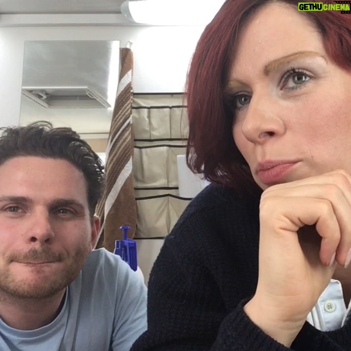 Nora Tschirner Instagram - ANZEIGE (vonne Wasserlinienschutzpolssei) So, Leute. Geht weiter. Alte Klein-Biddenbacher Weisheit: “Auf EINEN Tutohriel kann man nich stehn”. Wer Power-Wolljem sagt, muss auch Wau-Effekt sagen. (Memo von Claudi an sich selbst: “Nächstet Mal ruhisch ma hochkant ausprobieren, och wegen den Nicolay halber, vonne Jesischtshälfte her.”) Heute wieder 20:15 TNT Comedy, merkta selber. #arthursgesetz #bihaindeßiens @maskenbildner_studio @cristinadorego