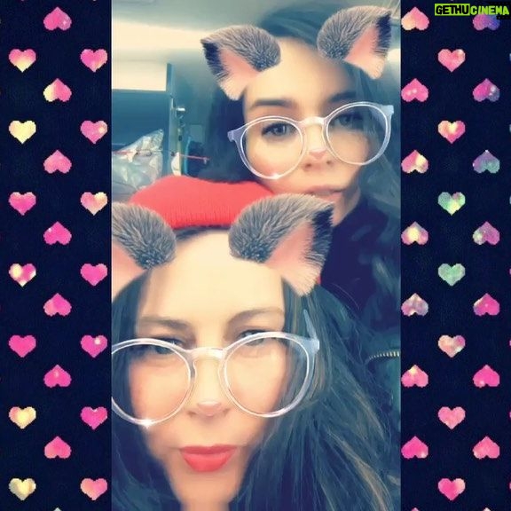 Nora Tschirner Instagram - Tatort-Weimar-Set. Maskenmobil. Social-Media-Lehrgang. Einfach EINMAL mit Profis bitte. Wie schön das wär. 🤦🏻♀️🙆🏻♀️🤷🏻♀️ #Tatort #Weimi #schnecki