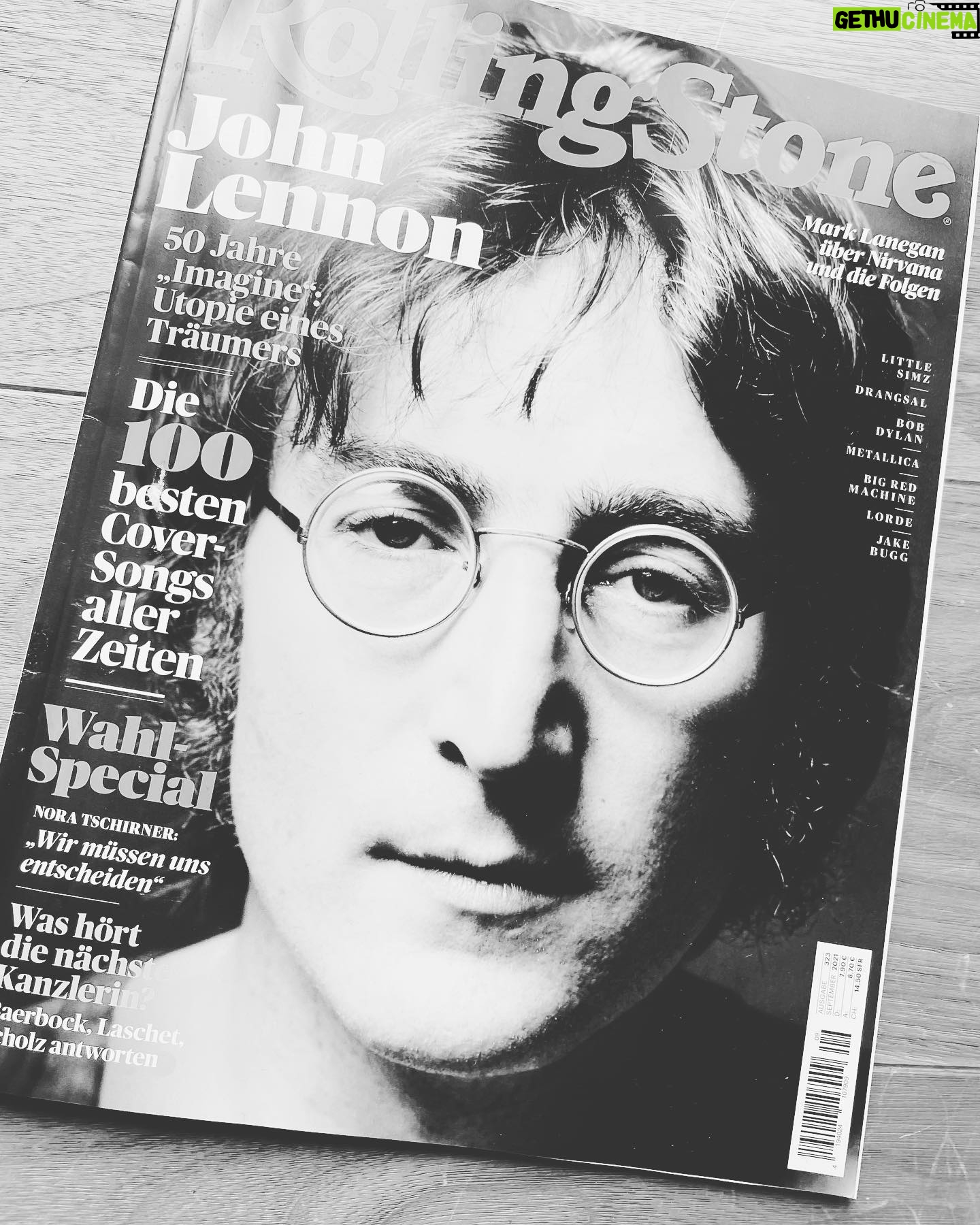 Nora Tschirner - 4K Likes - Endlich mal wieder Rolling Stone. Zwar ohne Band, aber trotzdem in allerbester Gesellschaft. 💛🦒✌🏻