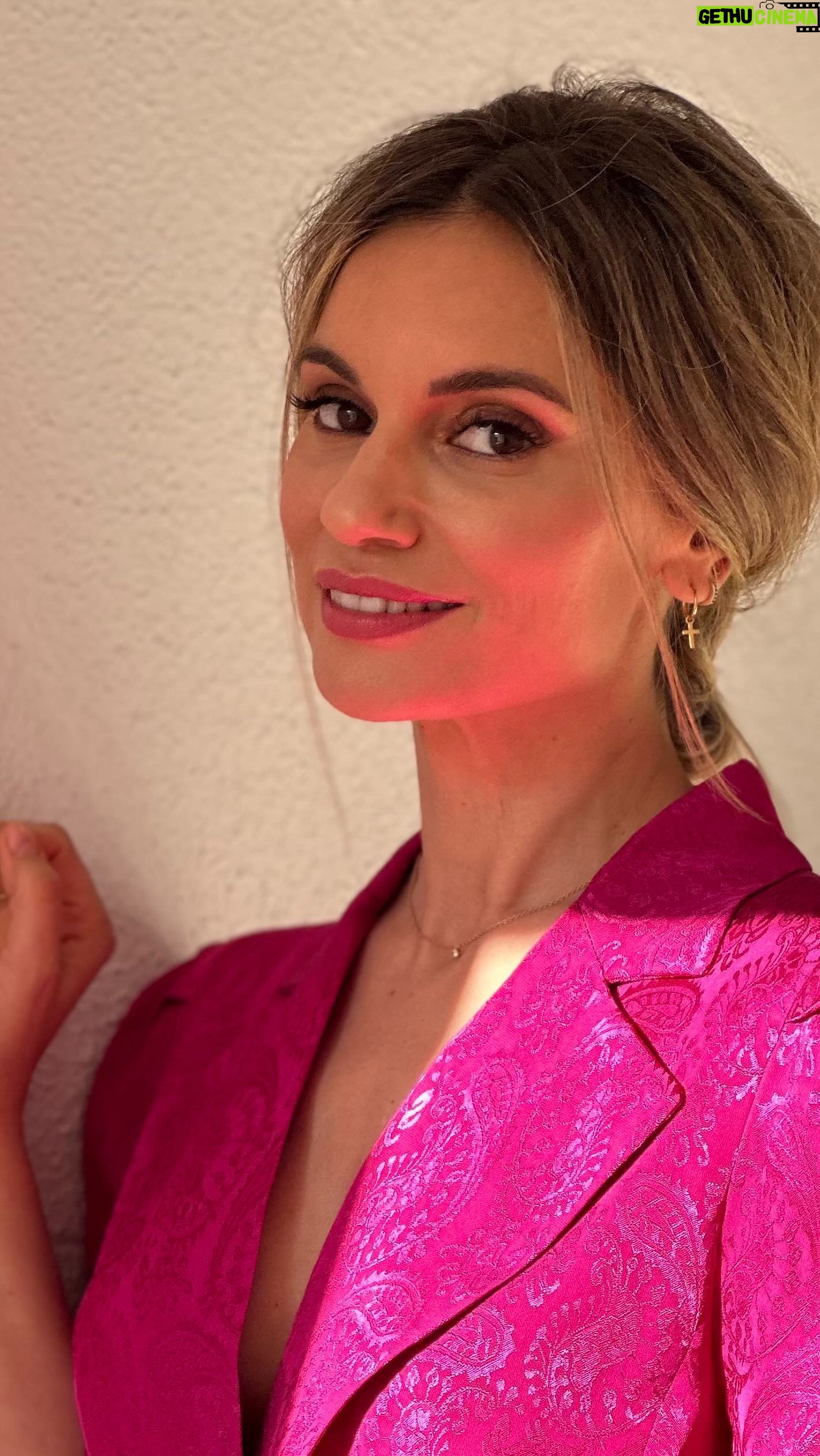 Norma Ruiz - 1.3K Likes - Maravilloso estreno ayer de la tercera temporada #launidadkabul @movistarplus @buendiaestudios Enhorabuena a todo el equipo por esta pedazo de serie y de temporada!!! Gracias a @pedrodelhierro_official @javierreyes_official by #CLARINS #clarinsmakeup @lovelylashes.es
