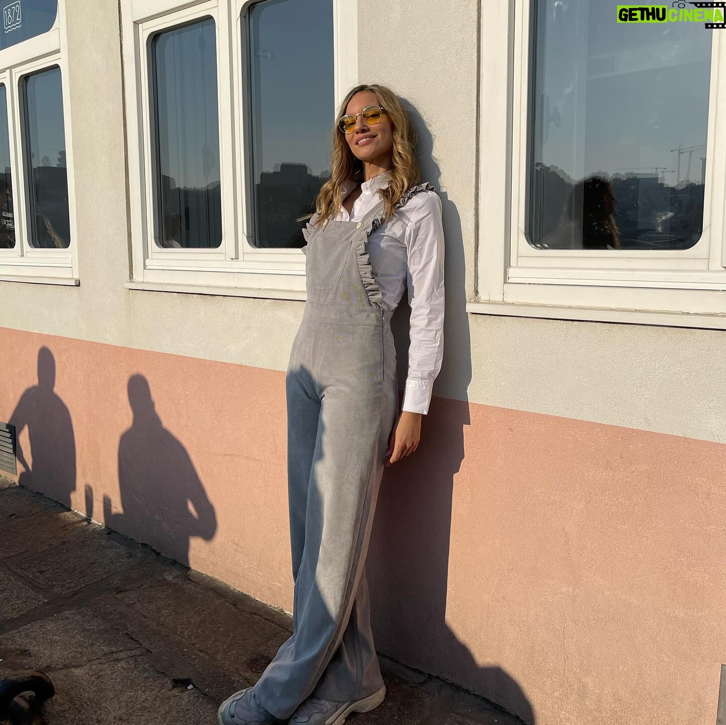 Norma Ruiz - 1.2K Likes - No tengo palabras para agradecer a la vida los grandes amig@s q tengo! Estos días han sido mágicos y reparadores. Llenos de confidencias y de “Portonics” os quiero @rocio_bracerotv @diana.munoz.mar @dolobanon 🩷