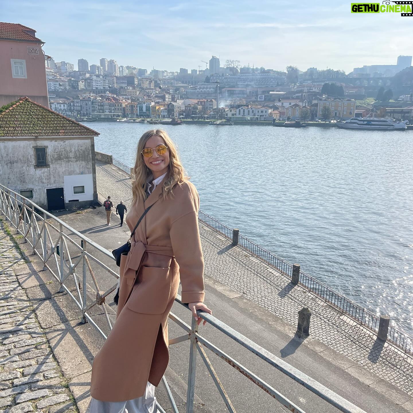 Norma Ruiz - 1.2K Likes - No tengo palabras para agradecer a la vida los grandes amig@s q tengo! Estos días han sido mágicos y reparadores. Llenos de confidencias y de “Portonics” os quiero @rocio_bracerotv @diana.munoz.mar @dolobanon 🩷