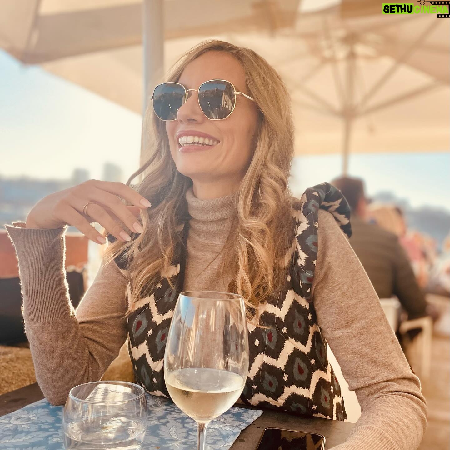 Norma Ruiz - 1.2K Likes - No tengo palabras para agradecer a la vida los grandes amig@s q tengo! Estos días han sido mágicos y reparadores. Llenos de confidencias y de “Portonics” os quiero @rocio_bracerotv @diana.munoz.mar @dolobanon 🩷