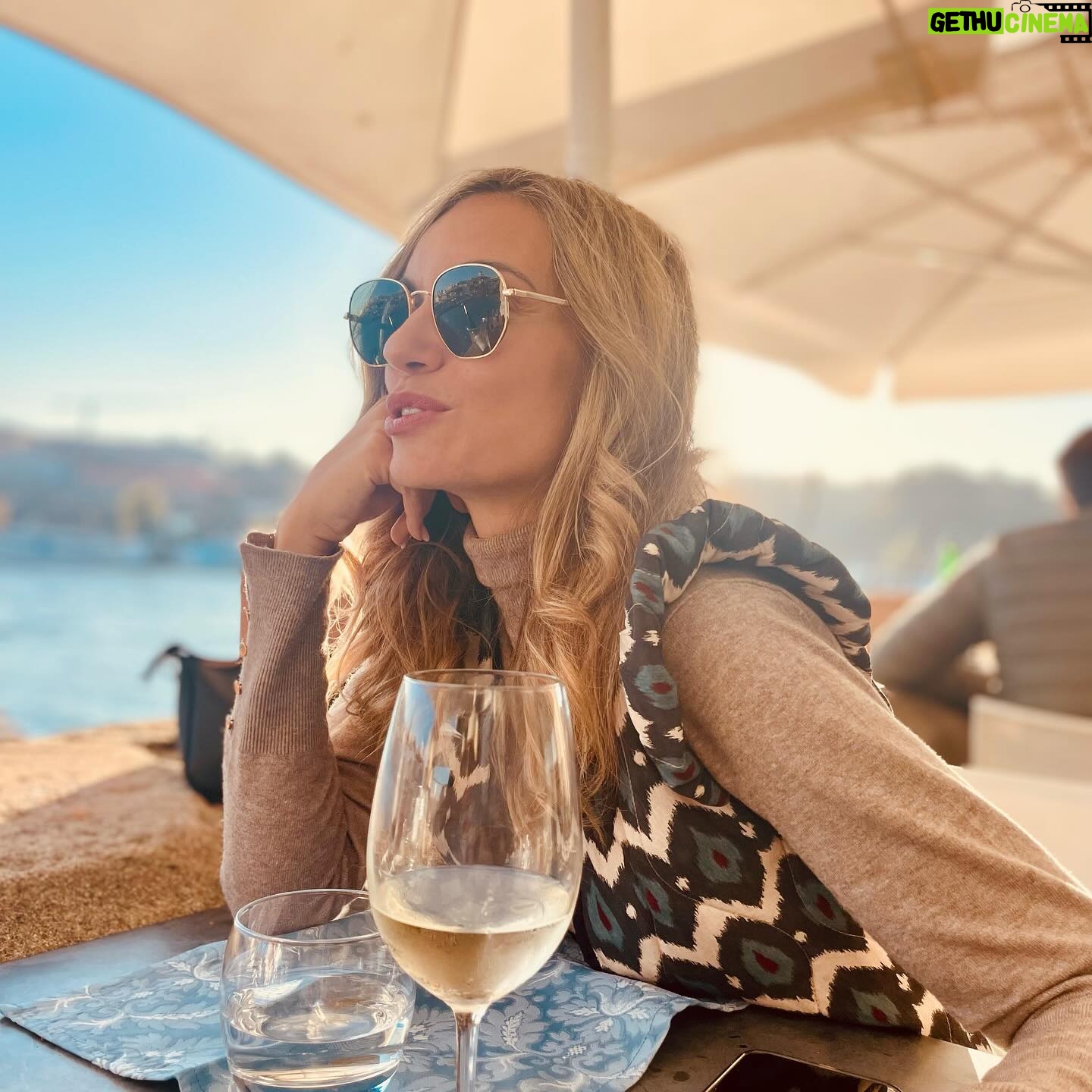 Norma Ruiz - 1.2K Likes - No tengo palabras para agradecer a la vida los grandes amig@s q tengo! Estos días han sido mágicos y reparadores. Llenos de confidencias y de “Portonics” os quiero @rocio_bracerotv @diana.munoz.mar @dolobanon 🩷