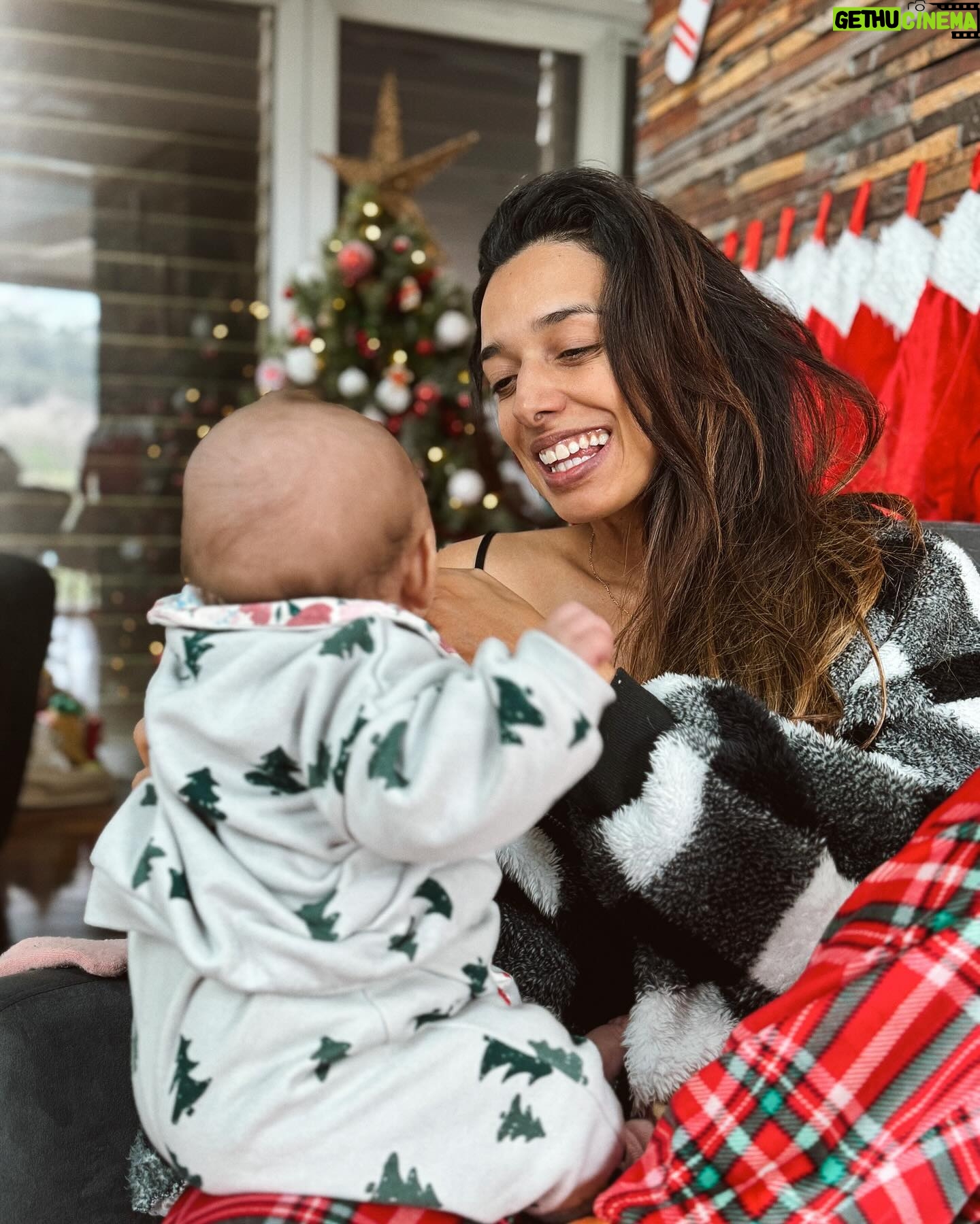 Noua Wong - 10.4K Likes - O melhor do mundo, o meu Natal mágico ❤️❤️❤️❤️❤️❤️❤️❤️❤️❤️❤️❤️❤️ #feliznatal