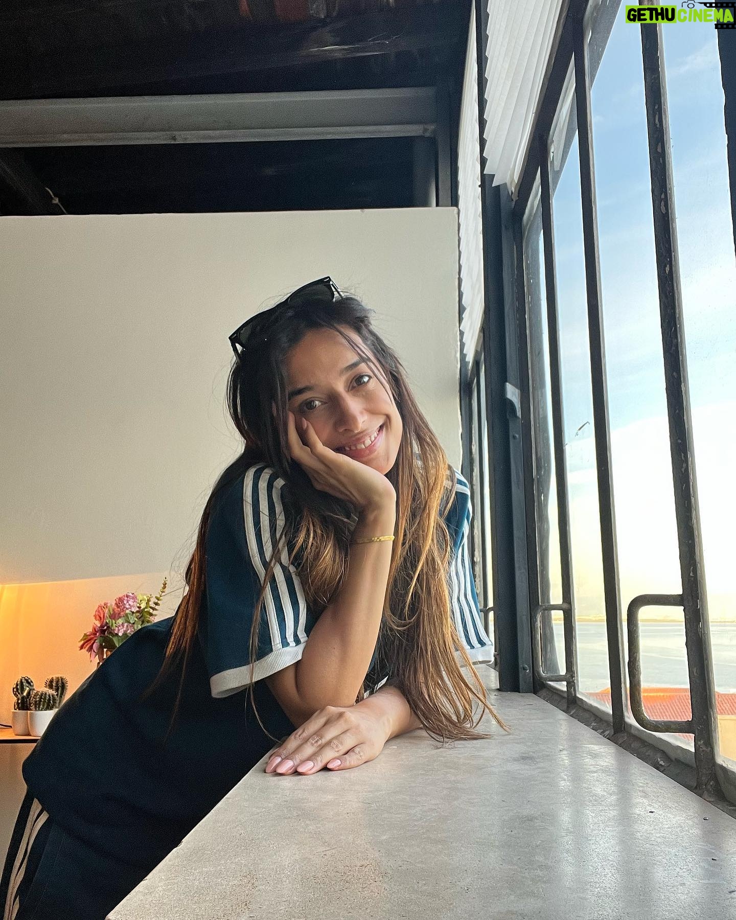 Noua Wong - 5.9K Likes - Vem aí coisinhas boaaaaassss, varias na verdade mas para este convite, vou vestir-me bem e vou estar de rímel 😎 #girlpower #goodvibes #goodnews