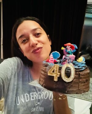 Noua Wong Instagram - 2023 tenho tanto a agradecer que faria um livro. O ano que fiz 40 anos, foi profissionalmente maravilhoso, fui Mamãe (what???? Ainda não acredito), tive uma tour de sonho e feita com muito amor.
Nem tudo foi este sonho, de todos os momentos menos bons, está sem dúvida a despedida da nossa Shi. Mas só temos a agradecer as quase 14 primaveras que nos deu. Obrigada universo, obrigada amigos, obrigada família.
O balanço é positivo e feliz.
Levo para o próximo ano o peito cheio de esperanças e novos sonhos nos bolsos.
Saúde e Paz o resto a gente corre atrás 🍀
#bye2023 #2023 #thankyou