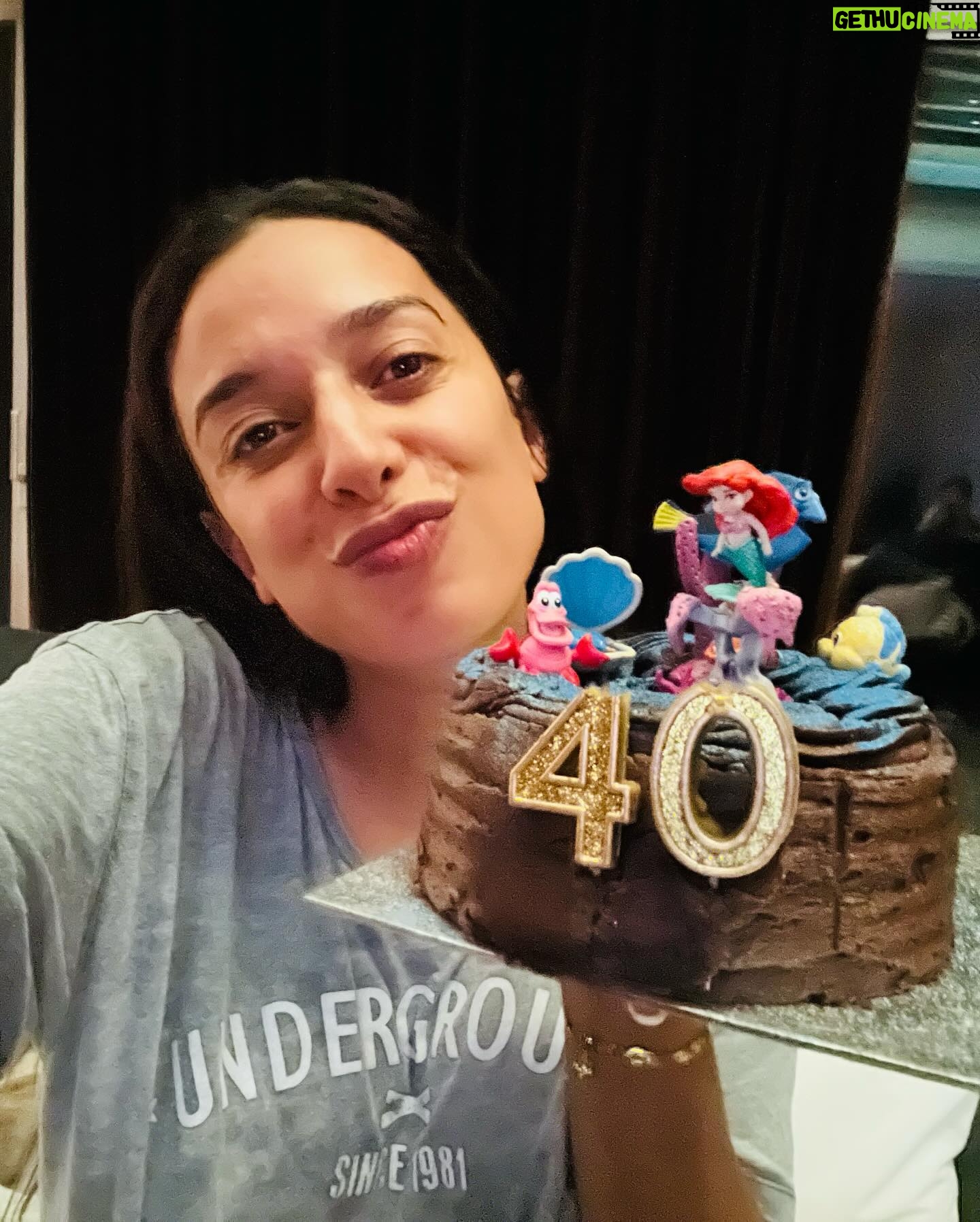 Noua Wong - 8.1K Likes - 2023 tenho tanto a agradecer que faria um livro. O ano que fiz 40 anos, foi profissionalmente maravilhoso, fui Mamãe (what???? Ainda não acredito), tive uma tour de sonho e feita com muito amor.
Nem tudo foi este sonho, de todos os momentos menos bons, está sem dúvida a despedida da nossa Shi. Mas só temos a agradecer as quase 14 primaveras que nos deu. Obrigada universo, obrigada amigos, obrigada família.
O balanço é positivo e feliz.
Levo para o próximo ano o peito cheio de esperanças e novos sonhos nos bolsos.
Saúde e Paz o resto a gente corre atrás 🍀
#bye2023 #2023 #thankyou