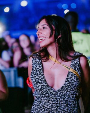 Noua Wong Instagram - Que momento bonito… nem sei bem o que está a acontecer mas recebo de braços abertos e com esta cara.  Cara de orgulho dos artistas que estão em palco e fora dele. Que show é este? 
Bem, estamos a chegar agora a Guimarães para mais dois dias e sinto como se ainda não tivesse visto nada 🥹 BORAAAAA ❤️
📸 @anamarta_photography 
#dzrt2023 @dzrt.oficial