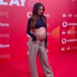 Noua Wong Instagram - A minha estreia a apresentar um prémioooooooooo orgulhosamente a exibir o meu. 🥰
@playpremiosdamusicaportuguesa 
#cohost #premiosplay #rtp #workingmom 

Styling @drucaa #styledbydrucaa 
Full look @_roarchive_ 
Jóias @carolinacurado 
Mua @danielainacio.mua 
📸 @mais.que.uma @madalenafferreira_